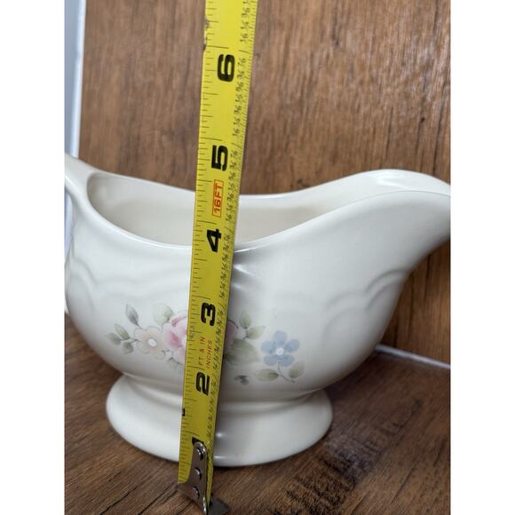 1 Gravy Boat Pfaltzgraff Tea Rose Pink White with pink & Blue Flowers - Picture 2 of 4